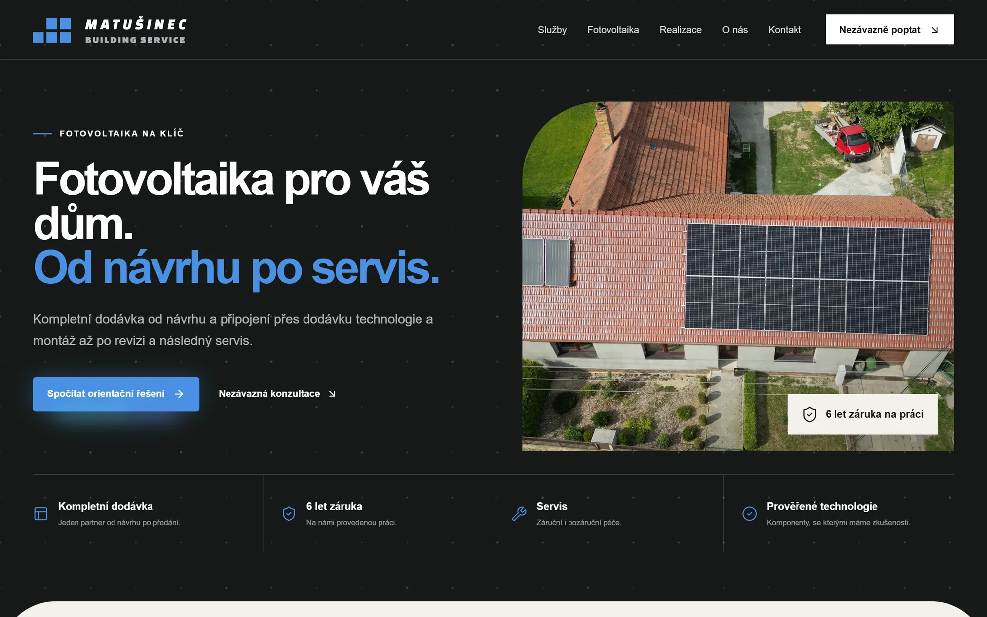 Stránka Fotovoltaika pro váš dům s leteckou fotkou střechy s panely a tlačítkem Spočítat orientační řešení